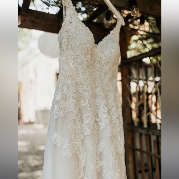 Bridal Wedding Gown Fit and Flare - Picture 8 of 8